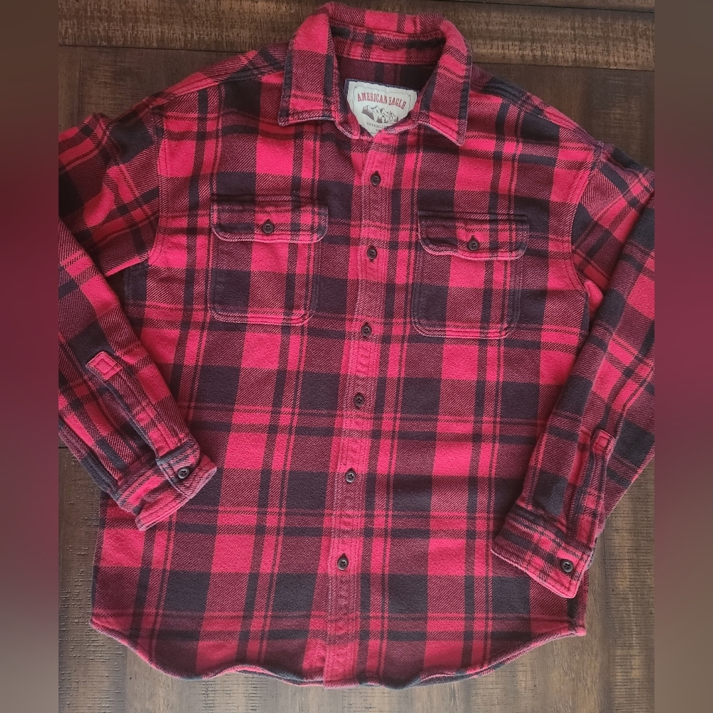 Men's Med American Eagle Buffalo Red Plaid Button-Up